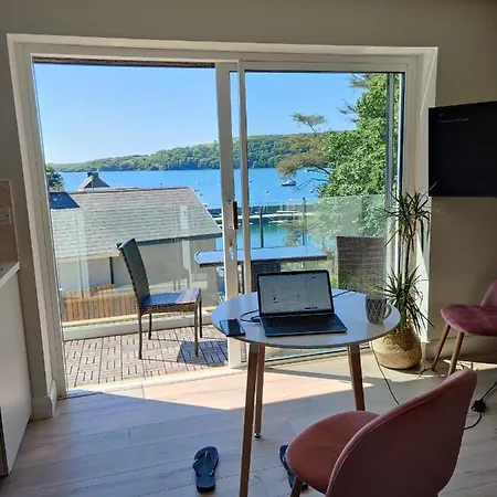 Crow's Nest - 1 - Self Catering Glandore