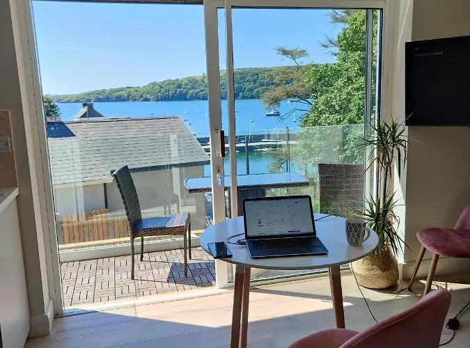 Crow's Nest - 1 - Self Catering Glandore